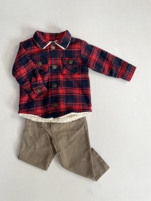 20-Abrigo rojo de cuadros con pantalón