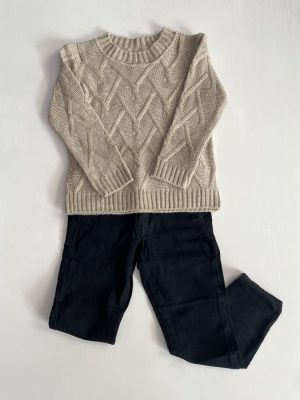 Suéter beige con pantalón café