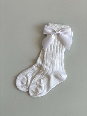 6120. Calcetas blancas lisas con moño de liston