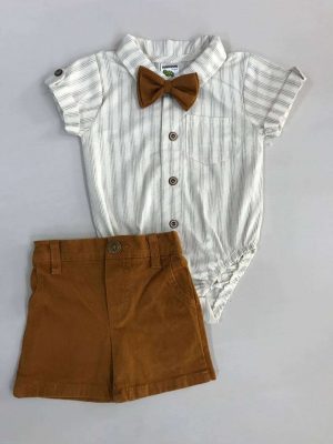 933. Conjunto tres piezas de short mostaza