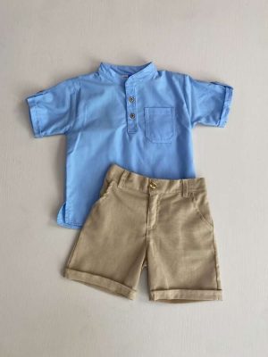 952. Conjunto de camisa azul claro