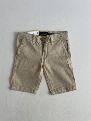 996. Short beige