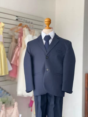 678. Traje formal cinco piezas en color azul marino