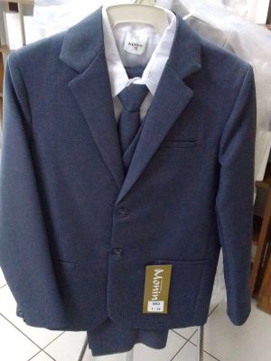 680. Traje formal de cinco piezas en gris oscuro