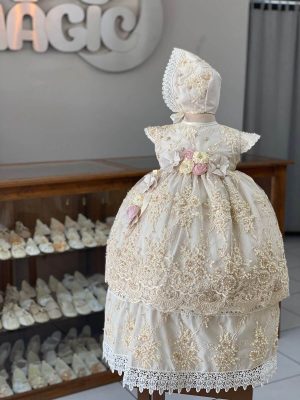 7082. Ropon desmontable clasico en champagne con detalles rosas