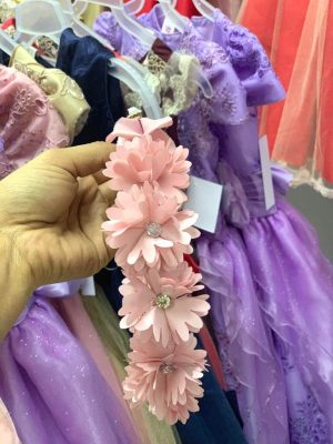 9078. Corona de flores en rosa con brillo al centro