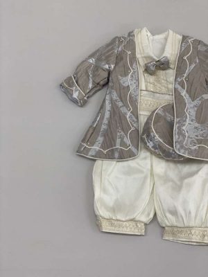 606. Ropon de principe con detalles en plata