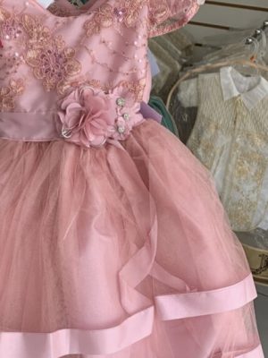 8067. Vestido con tul y liston grueso