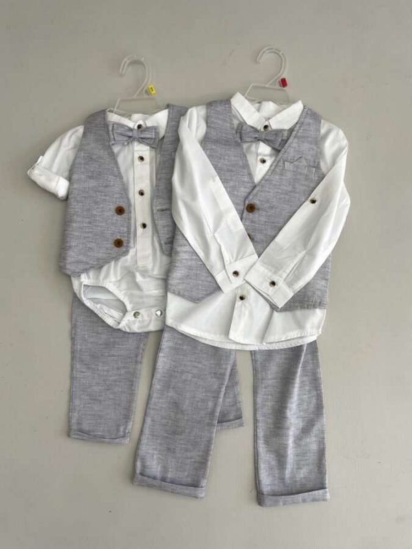 663. Conjunto cuatro piezas de chaleco azul