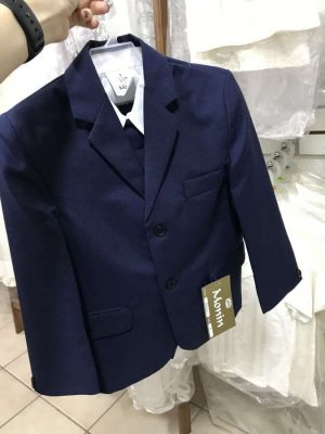 678. Traje formal cinco piezas en color azul marino