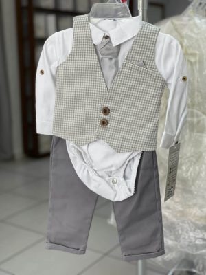 694. Conjunto cuatro piezas de chaleco con corbata gris
