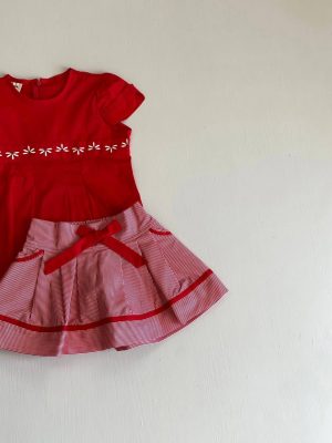 3319. Conjunto de falda roja
