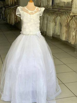 8100. Vestido Regina en blanco