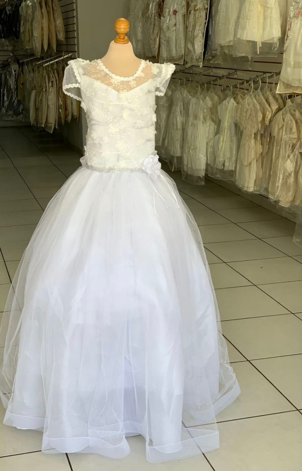 8100. Vestido Regina en blanco