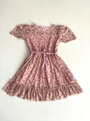 3331. Vestido rosa de flores pequeñas y lazo