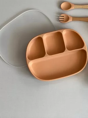 6360. Set de dos platos adheribles con dos cubiertos