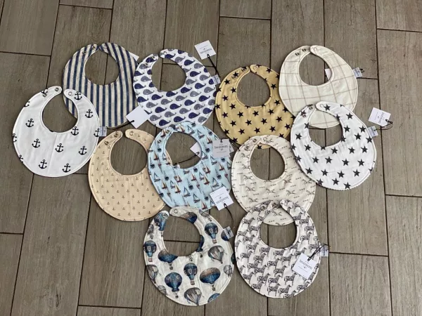 6357. Baberos reversibles de niño