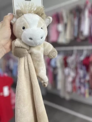 6361. Frazada beige de girafa