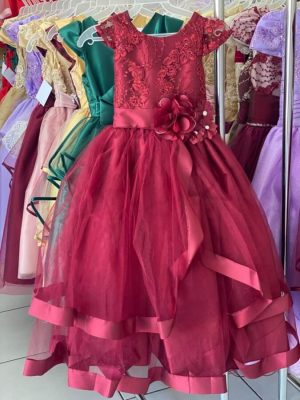 8092. Vestido tinto con detalle de dos listones