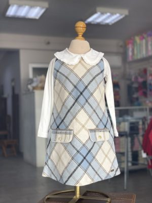 11046. Vestido en franelita con detalles azules claro