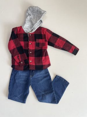 10013. Conjunto tres piezas con camisa termica y chamarra de gorro