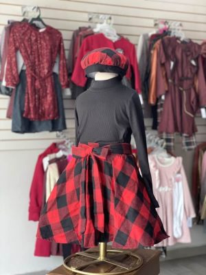 11019. Conjunto de falda a cuadros con boina