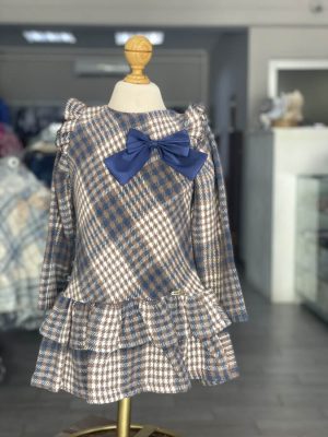 11055. Vestido de franelita en tonos azules y beige