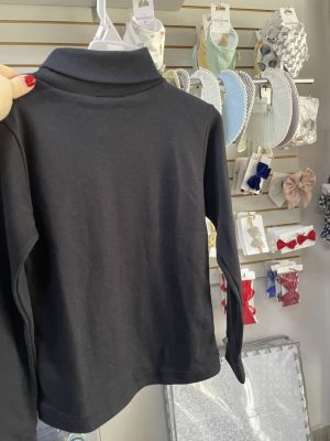 10008. Camiseta negra cuello alto