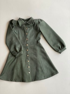 11100. Vestido verde de gamuza