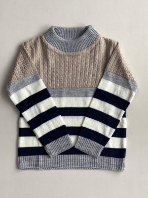 12025. Sueter a rayas blancas y negras