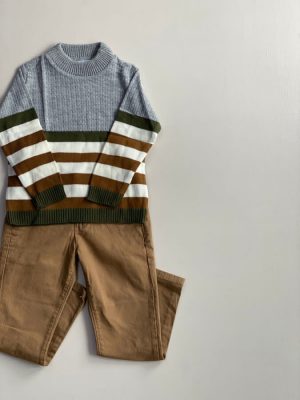 12026. Sueter a rayas cafe, blanco y verde