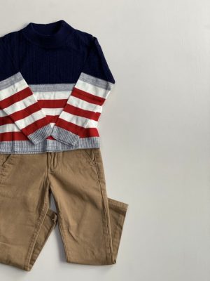 12028. Sueter a rayas rojas, blancas y grises