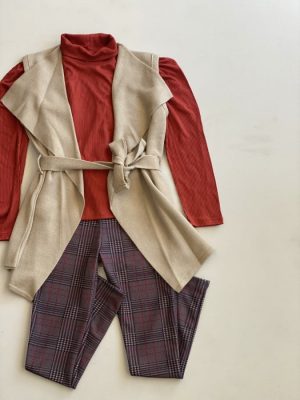 11137. Conjunto tres piezas de chaleco en gamuza