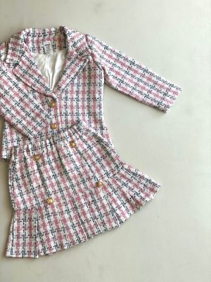 11141. Conjunto de saquito con detalle de botones dorados