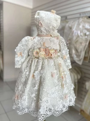 7187. Nuevo ropon de temporada con detalles de flores y mariposas en 3D y manguita en encaje