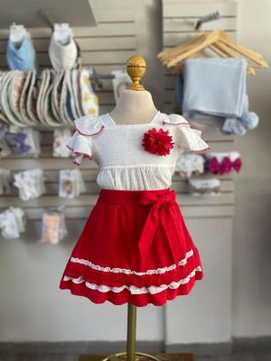 3348. Conjunto de falda roja y blusita con detalle de flor
