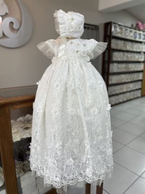 7189. Ropon extra largo en ivory, detalles en perla y aplicaciones en 3D