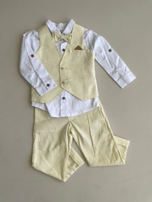753. Conjunto cuatro piezas de pantalon y chaleco en crema