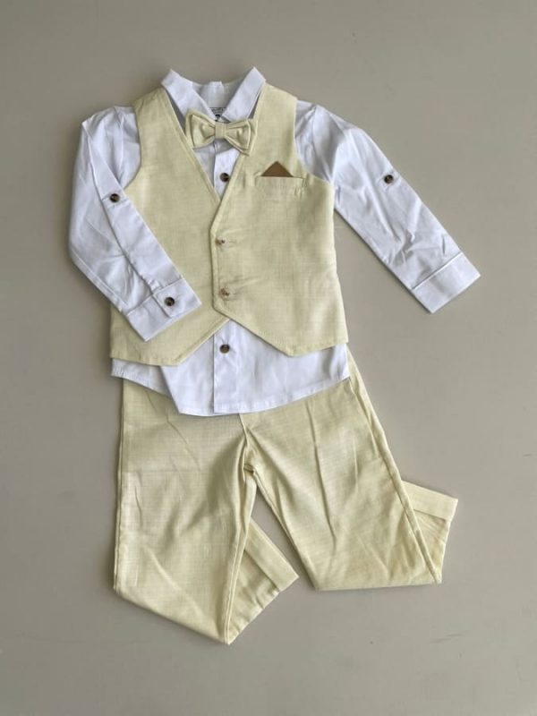 753. Conjunto cuatro piezas de pantalon y chaleco en crema