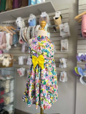 3423. Vestido con detalle de moño amarillo de lado