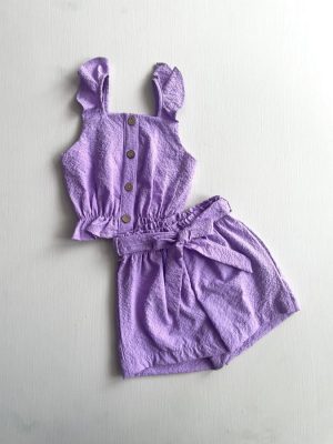 3376. Conjunto de short con detalle de moño, botones y detalle en mangas