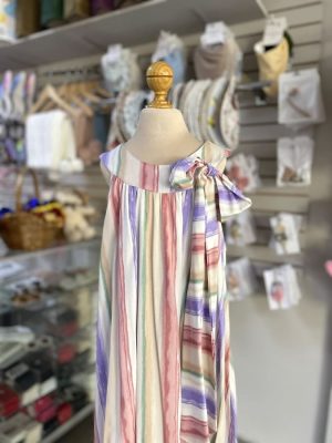 3407. Vestido de colores a rayas con detalle en el cuellito