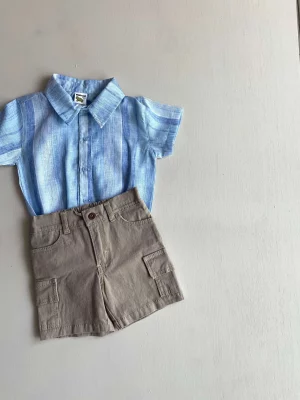 1243. Conjunto de camisa azul a rayas