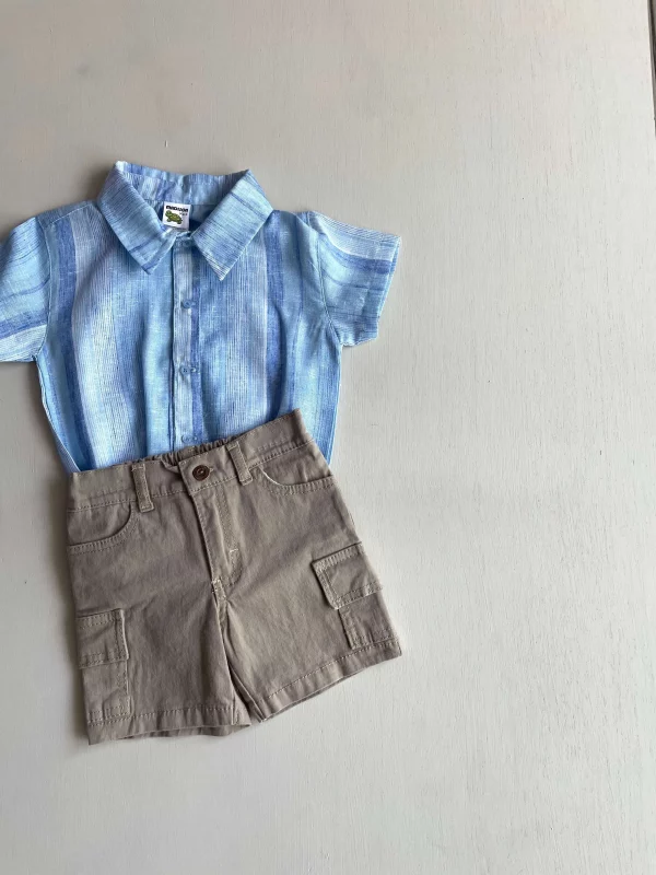 1243. Conjunto de camisa azul a rayas