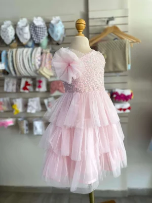 3471. Vestido de linea de fiesta en olanes de tul y lentejuelas