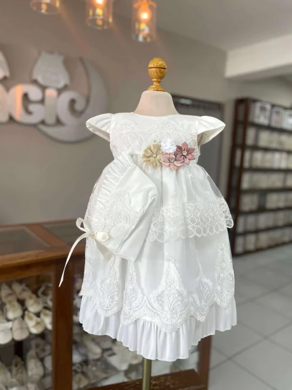7217. Ropon largo con detalle de encaje y cuatro flores de lado