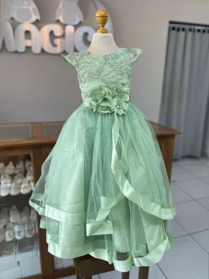 8121. Modelo de temporada en verde claro