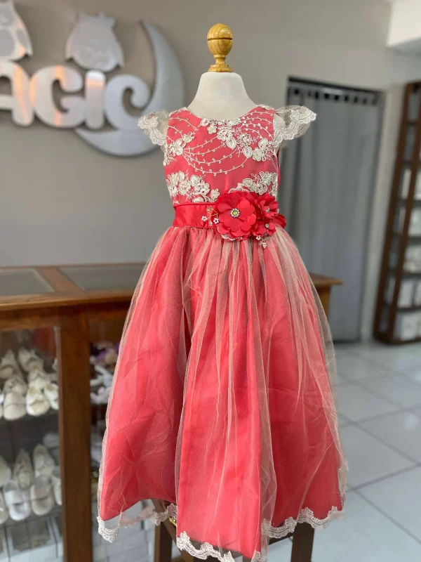 8122. Vestido rojo con detalles en encaje