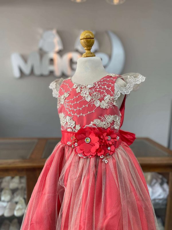 8122. Vestido rojo con detalles en encaje