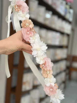 9133. Guia de flores rosa, blanco y beige